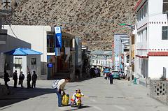 18 Nyalam Main Street Nyalam (3750m) is a small Tibetan town near the Nepal border, and the normal first night�s stay in Tibet.